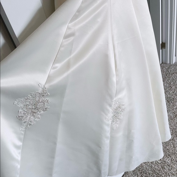 JESSICA MCCLINTOCK Wedding Dress - Picture 7 of 9